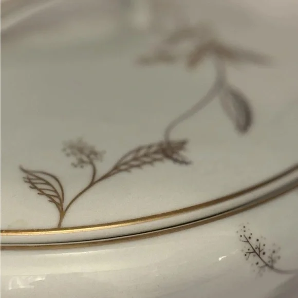Elegant Noritake Japan 5693 White and Gold Serving Dish Bowl and Lid Vintage - Picture 7 of 7